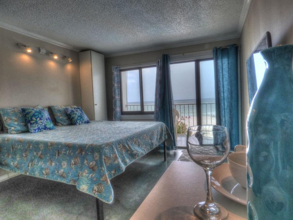 Pet Friendly Gulf Views On the Beach Steps Away 2nd Floor Private Deck