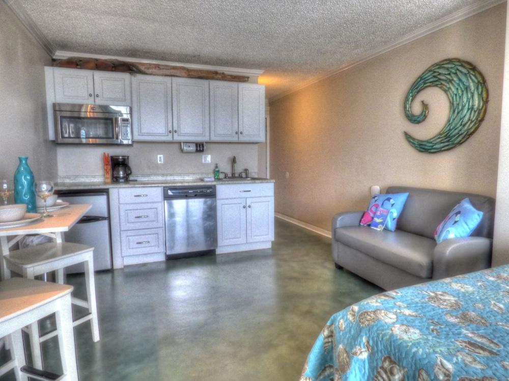 Pet Friendly Gulf Views On the Beach Steps Away 2nd Floor Private Deck