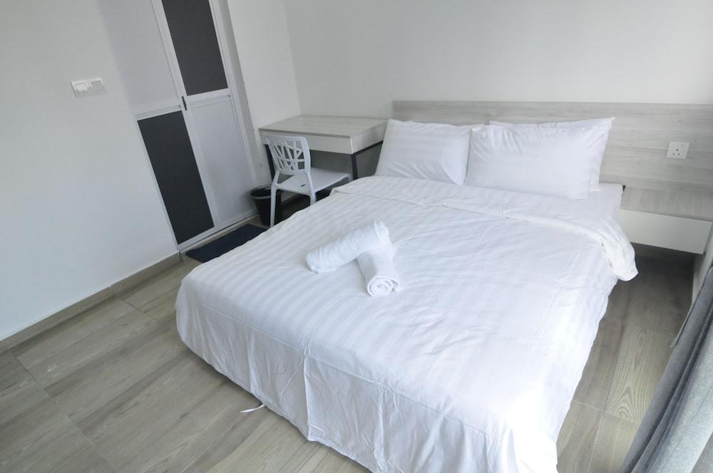 Kenwingston Square Garden by IdealHub