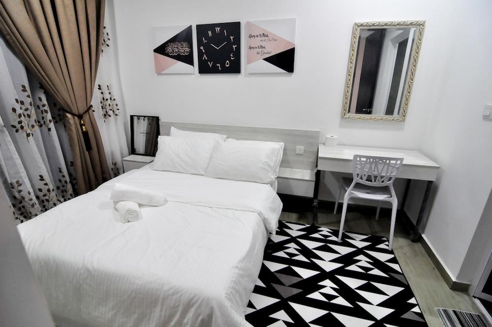 Kenwingston Square Garden by IdealHub