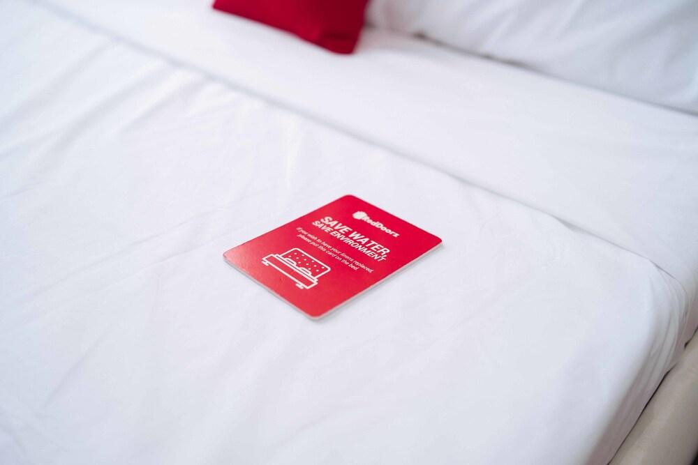 RedDoorz Premium @ Anuva Residences