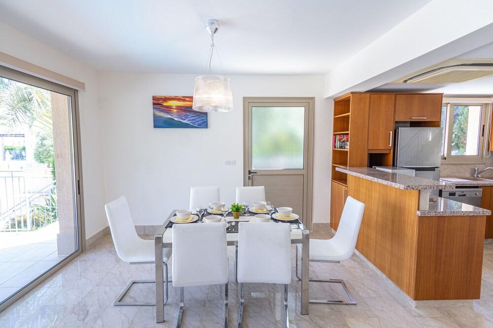 Villa Selene - Sandy Beach