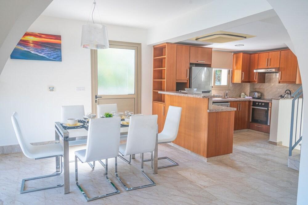 Villa Selene - Sandy Beach