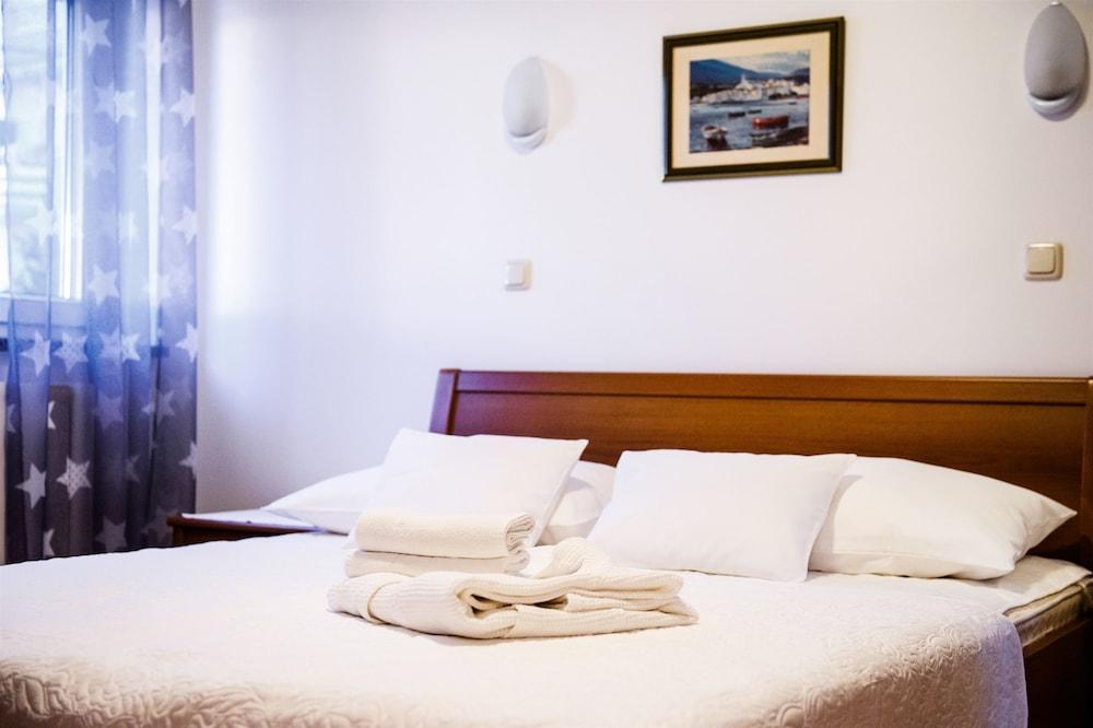 Apartment and Rooms Ana