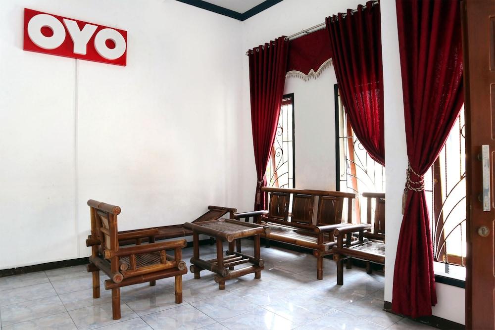 OYO 956 Penginapan Eby