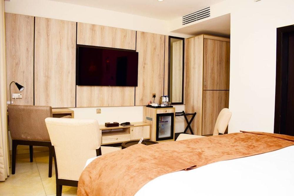 Rayjok Hotel And Suites