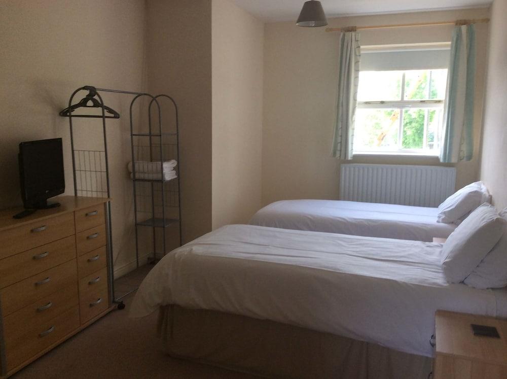 OYO The Watermans Arms Hersham