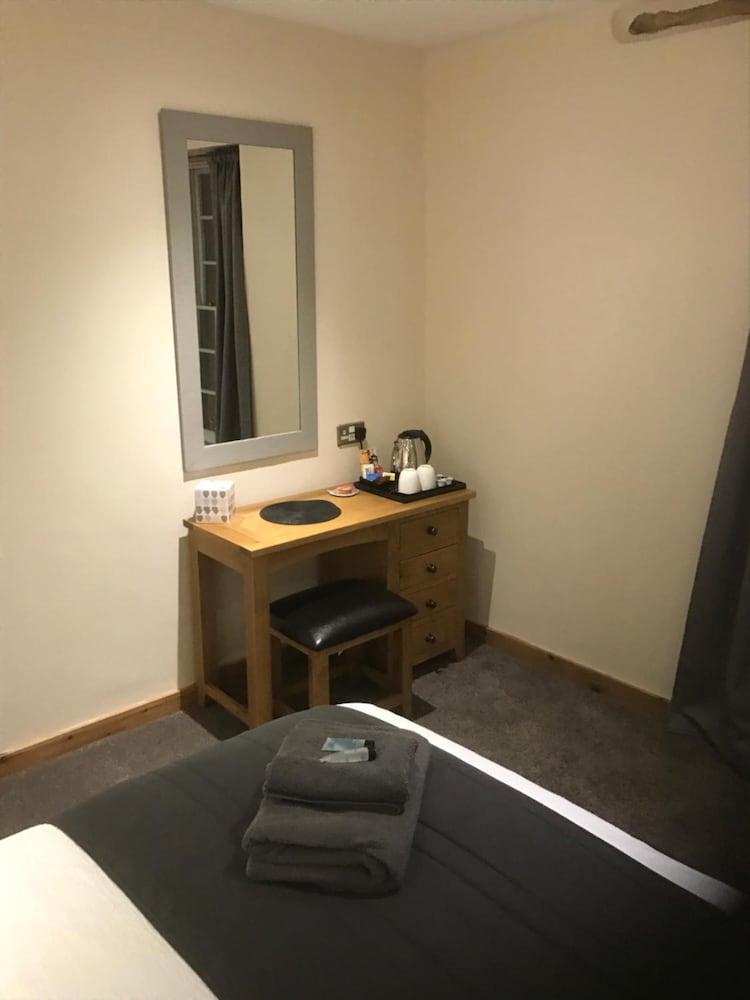 Deri-Down Guest House