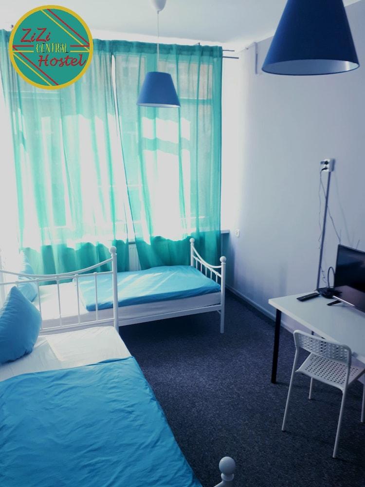 ZiZi Central Hostel