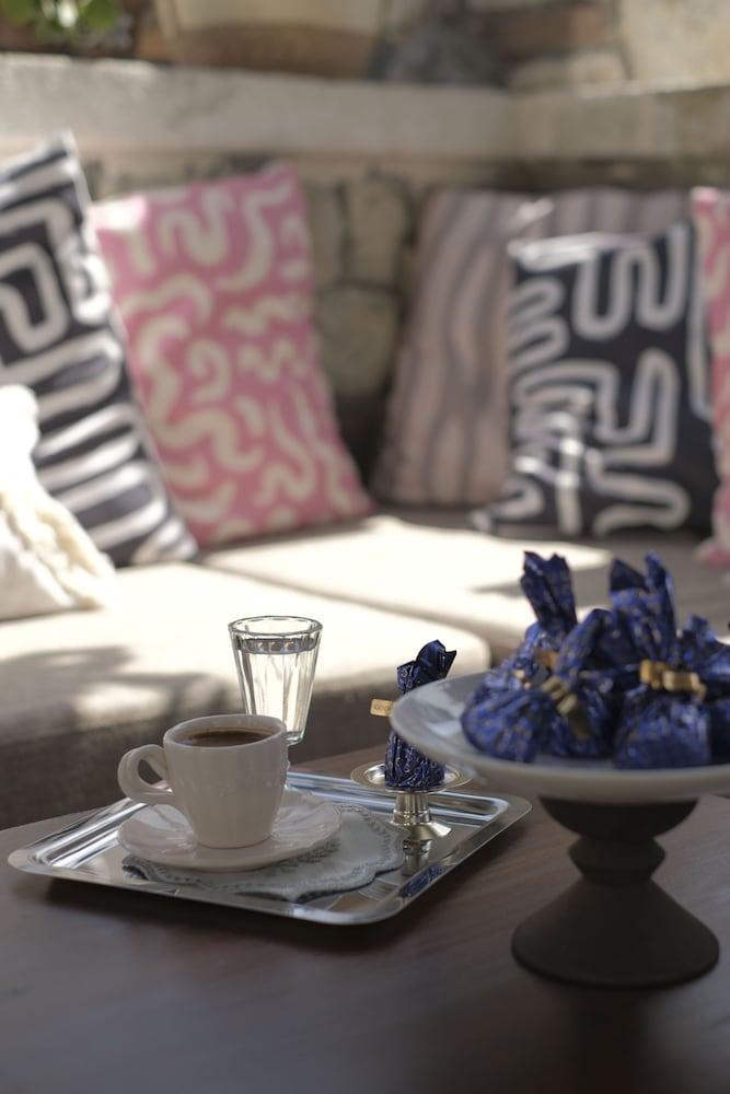 AlaBora Hotel - Alaçatı