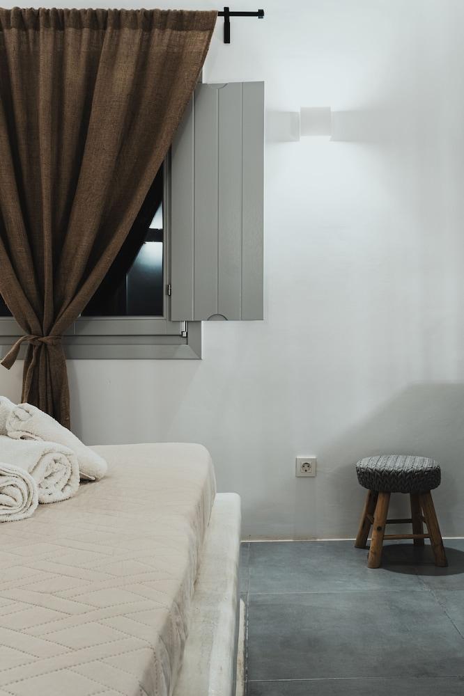 Bianco Diverso Suites