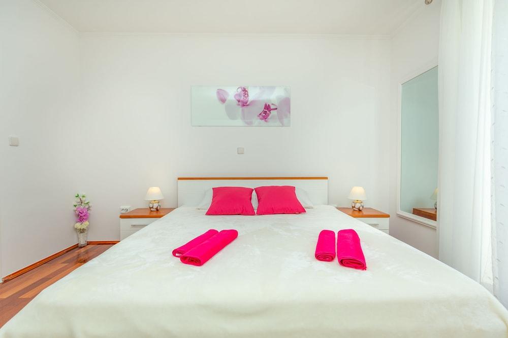 Hedera Estate, Hedera A24