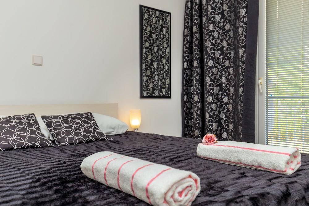 Hedera Estate, Hedera A24