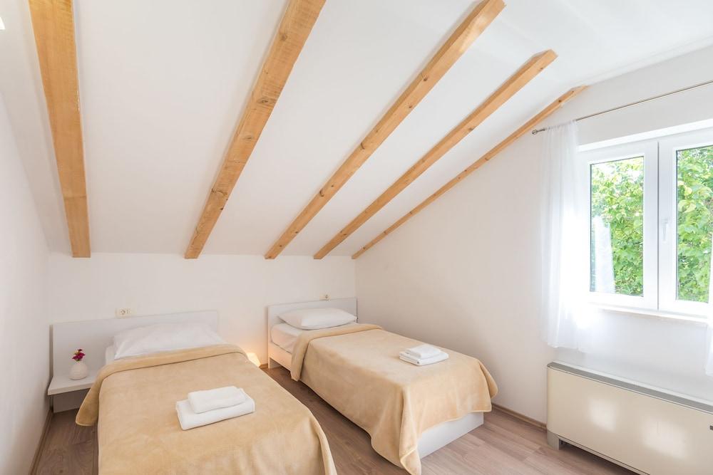 Hedera Estate, Villa Hedera X