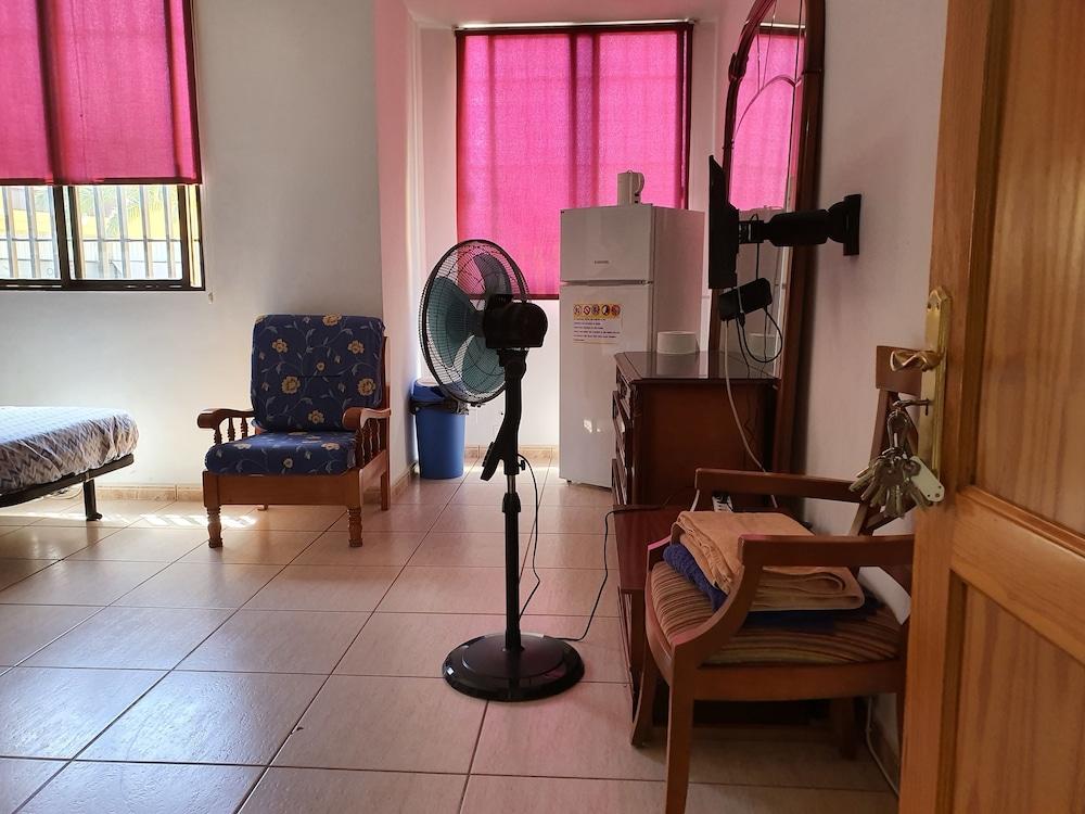 Doramas Private Rooms Shared Toilet