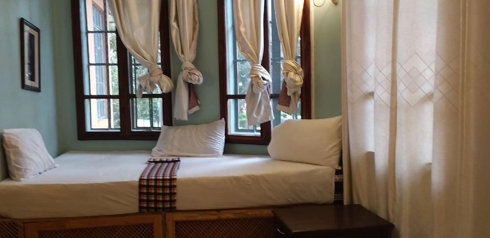 The Estate Ebwerenga