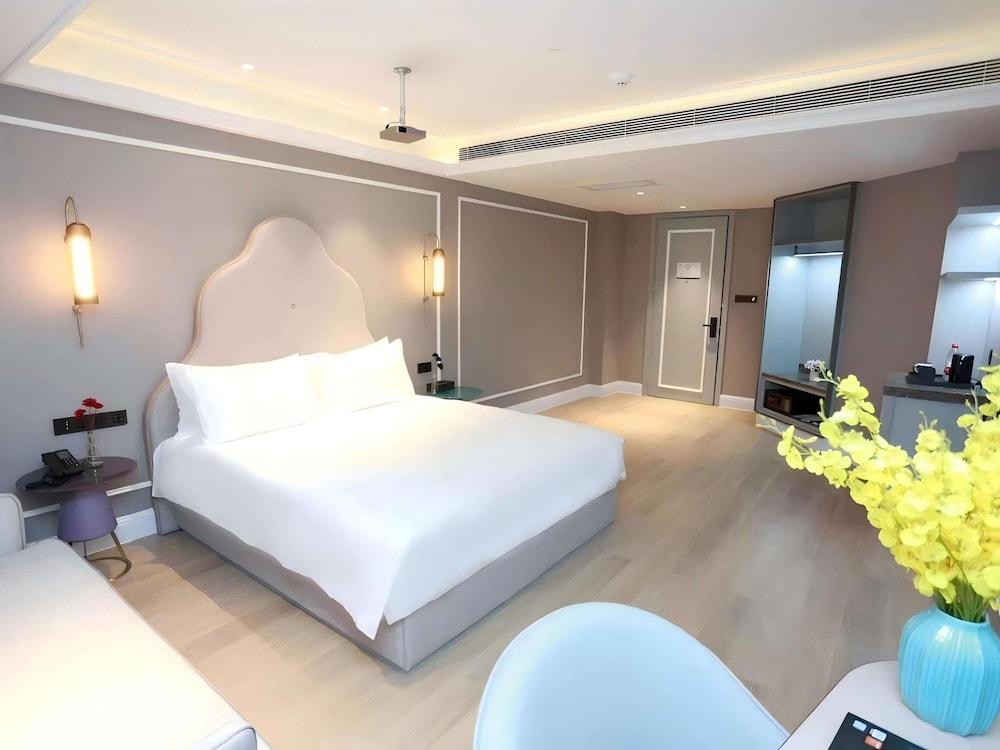Mercure Wuhan Yangluo