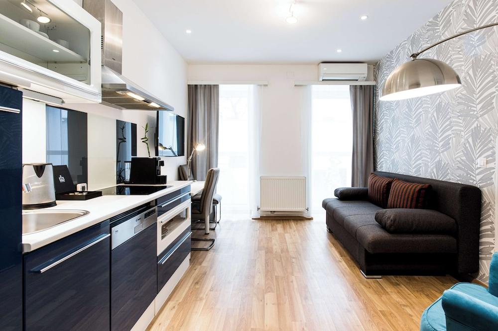 Best Western Plus Celebrity Suites