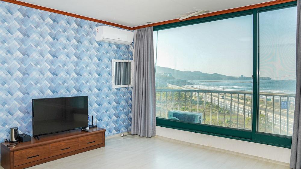 Mangsang Beach Pension