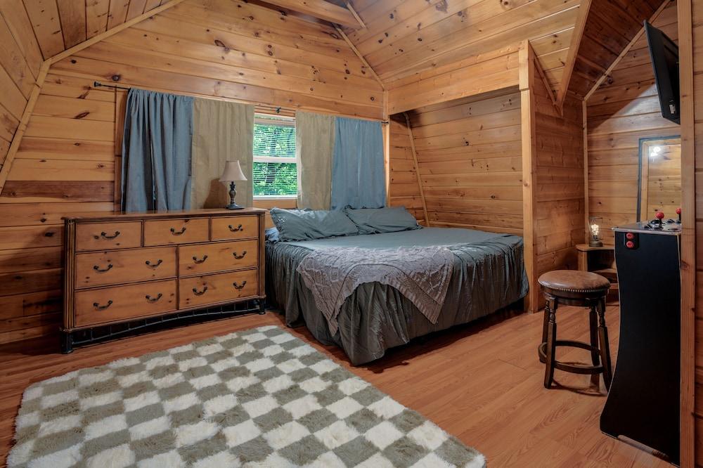 23 The Cub House 2 Bedroom Cabin by RedAwning