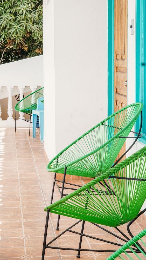 Bird of Paradise Hotel