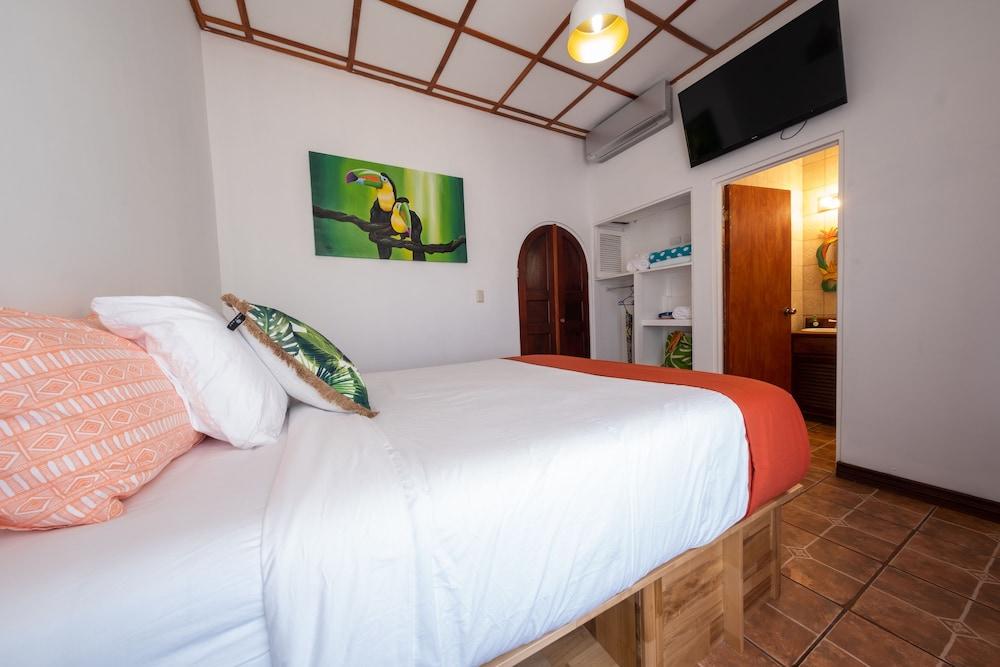 Bird of Paradise Hotel