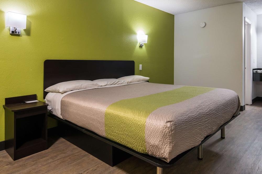 Motel 6 Irving, TX - Loop 12