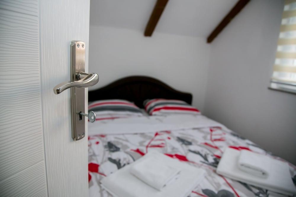 Nektar Park Villa Sara