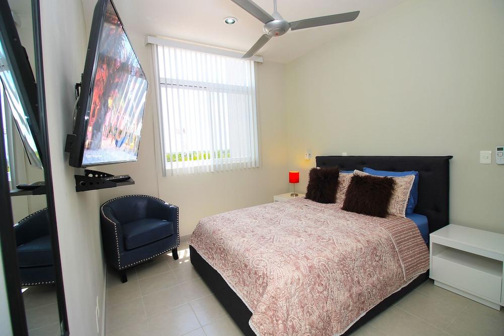 Riviera Towers 2BR & Pool