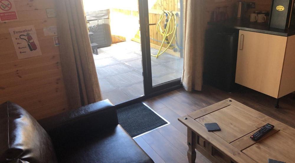 Cheshire Glamping Pods