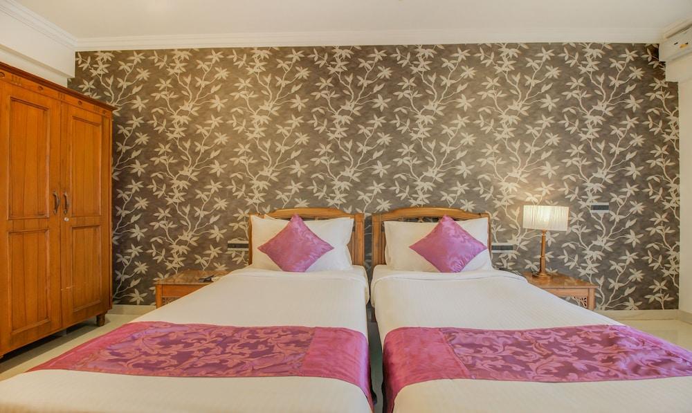 Treebo Tryst Dona Paula