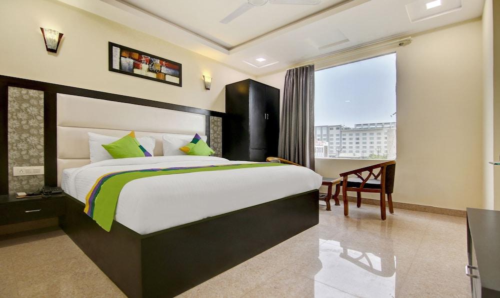 Treebo Trend Grandfather