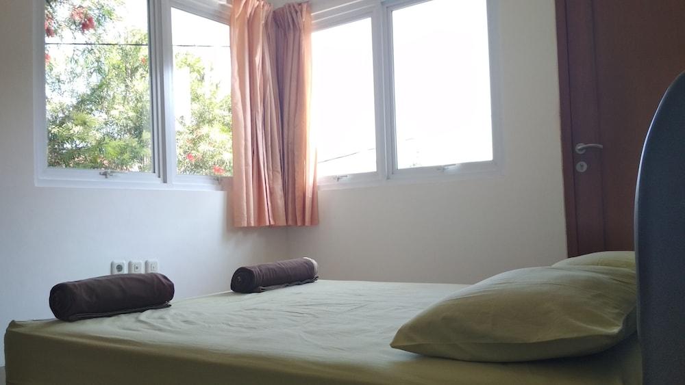 De Sutami Pasteur Villa by HouseinBandung