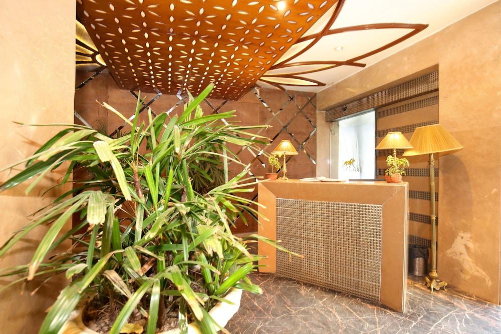 Capital O 1926 The Regent