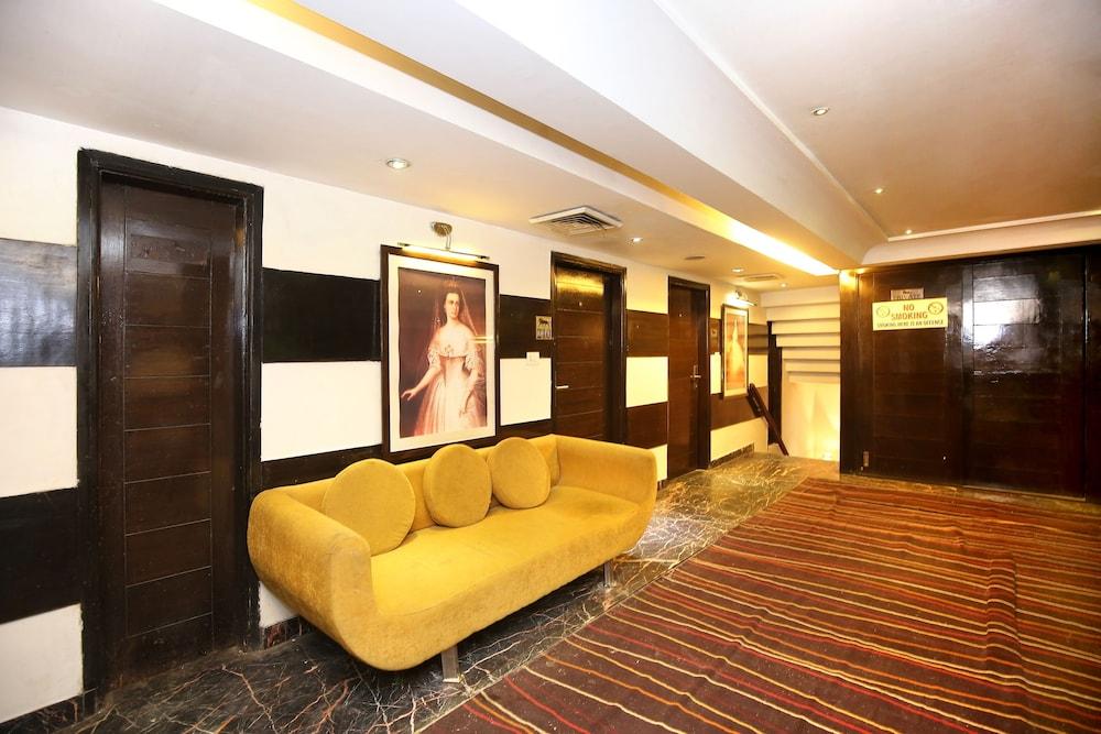 Capital O 1926 The Regent