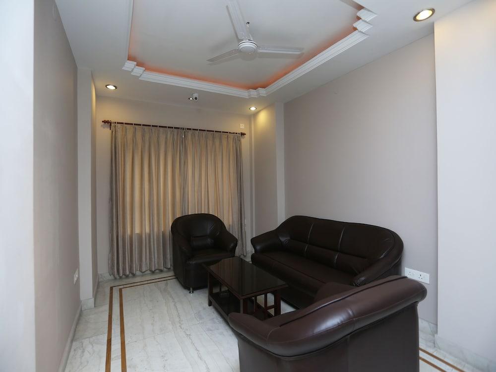 OYO 19855 B S Guest House