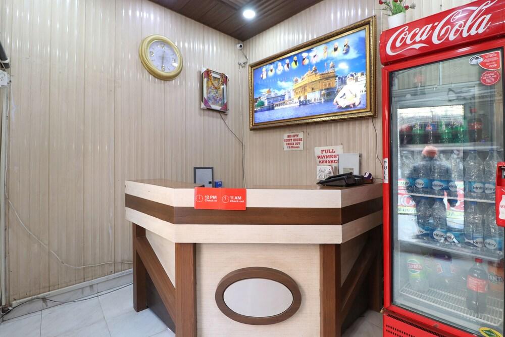 OYO 28409 Hotel Big City