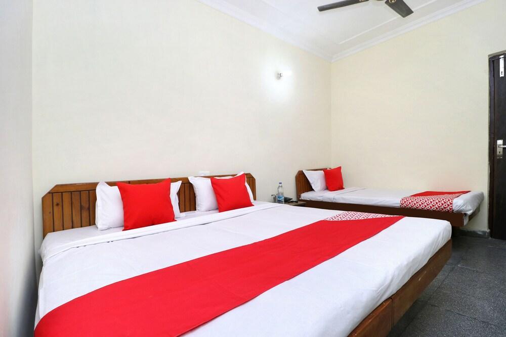 OYO 29193 Amrit Guest House