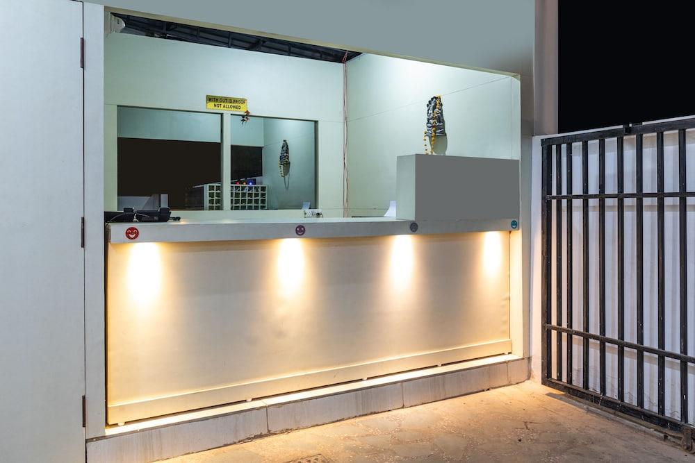 OYO 29881 Hotel Gajanan