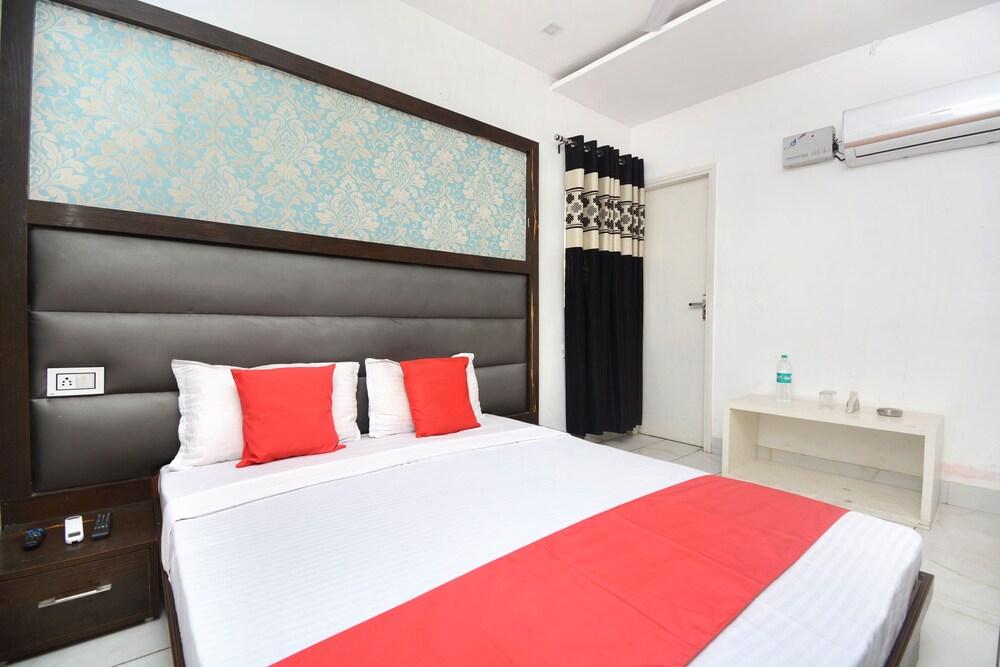 OYO 30999 Hotel Vaishno