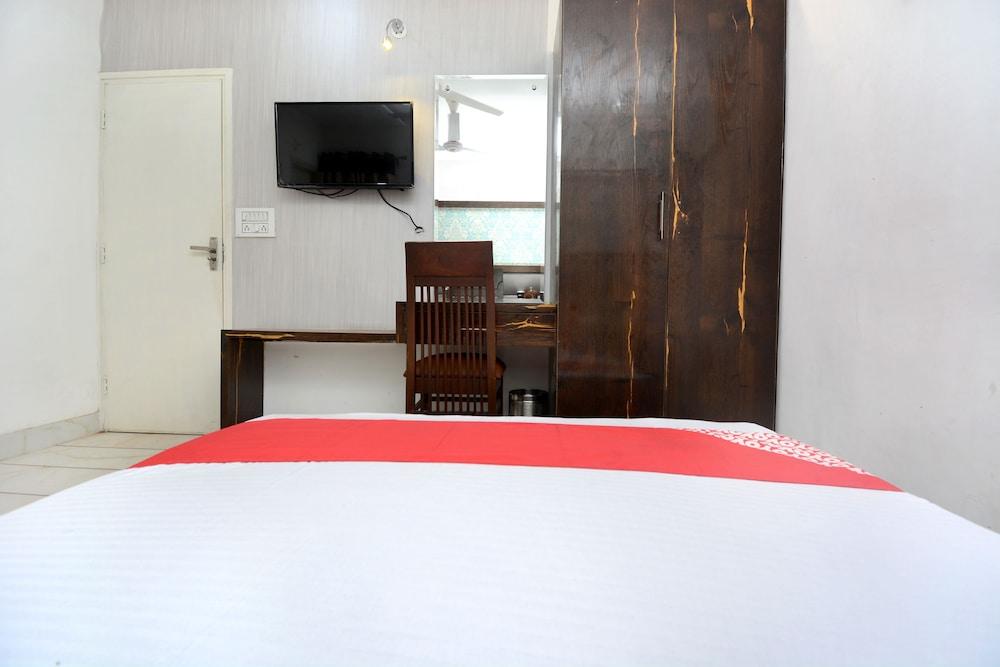 OYO 30999 Hotel Vaishno