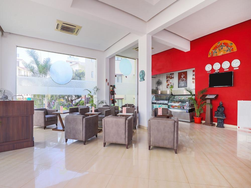 OYO 3305 Royale Assagao