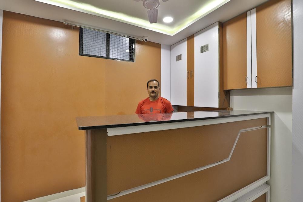 OYO 35508 Dev Palace