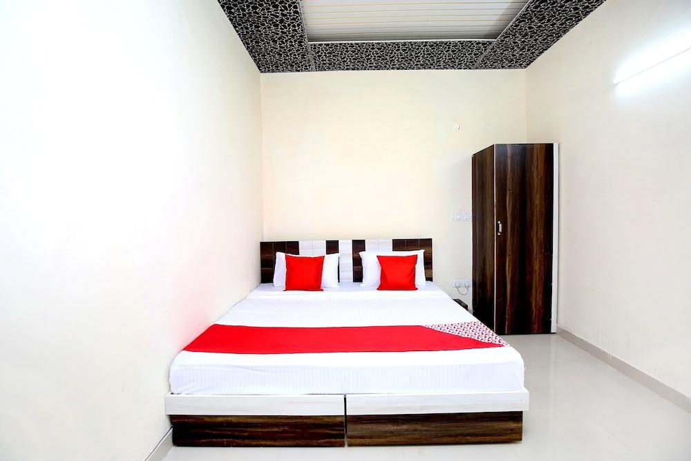 OYO 39957 Hotel HC King