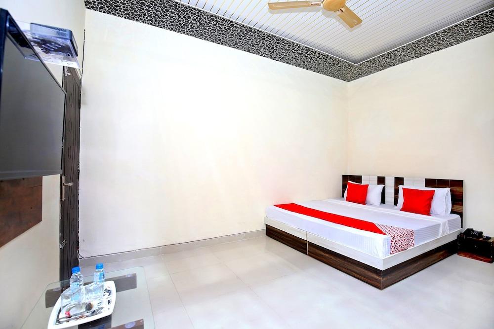 OYO 39957 Hotel HC King