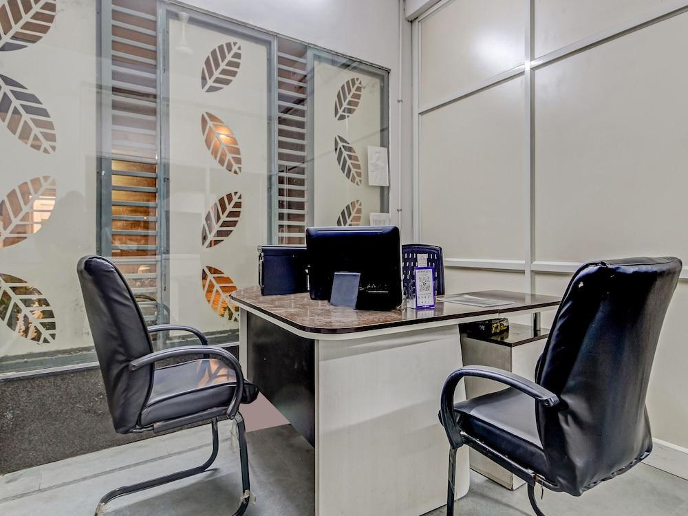 OYO 43979 Hotel Urbanite