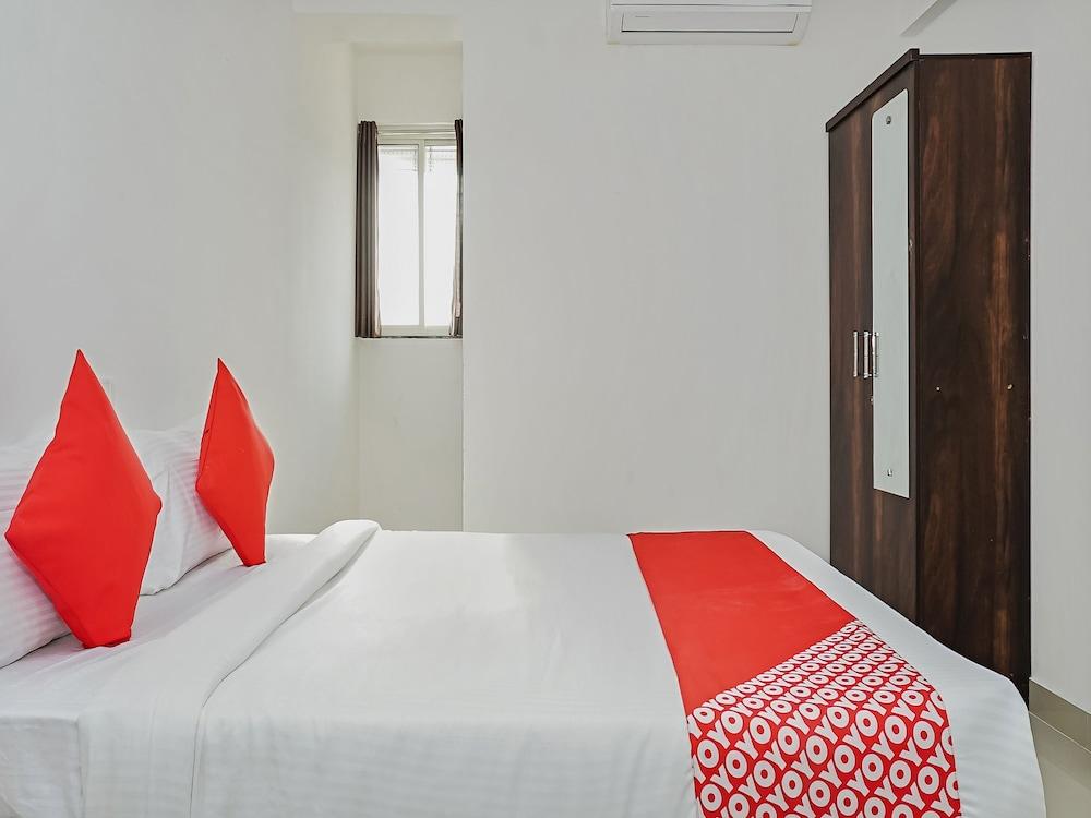 OYO Flagship 23990 Manjari