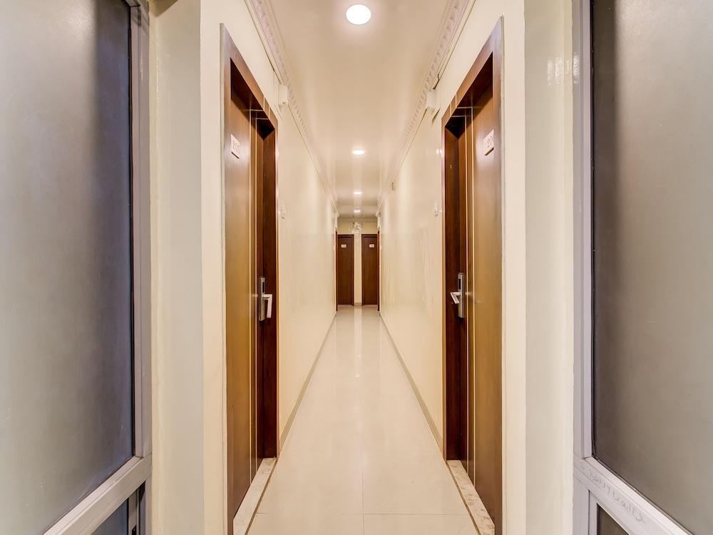 OYO Flagship 36693 Hotel Royal Enclave