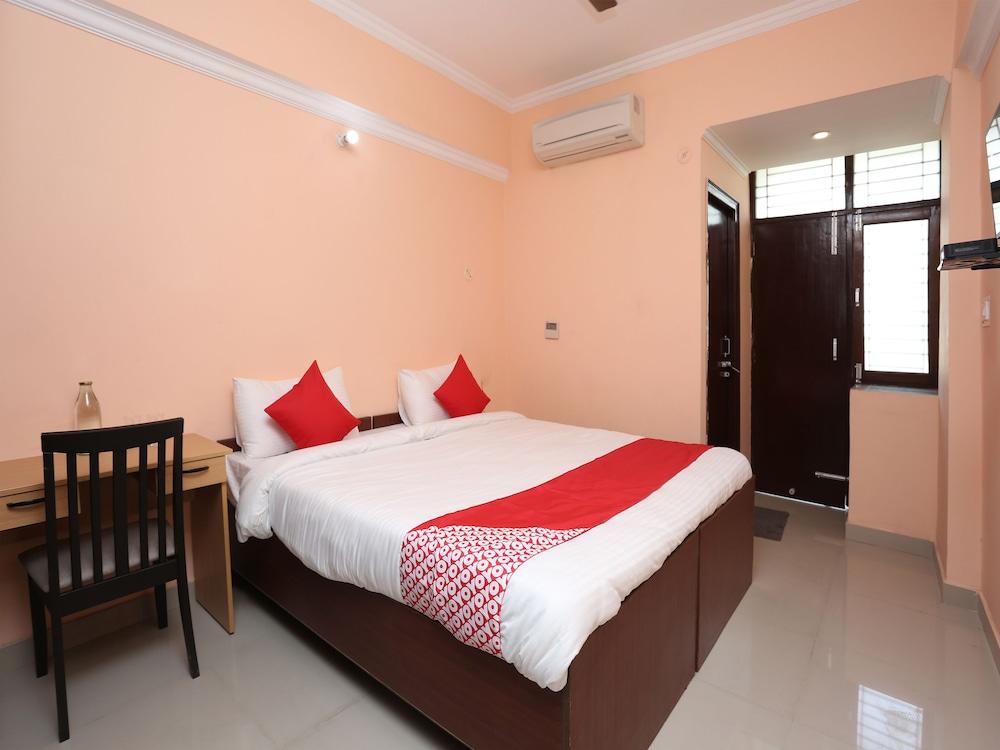 OYO Flagship 40126 Polytechnic Chauraha