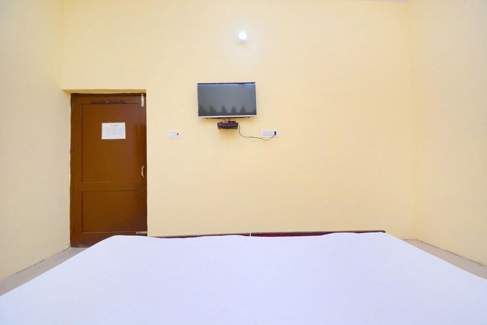 SPOT ON 38845 Gursimran Complex